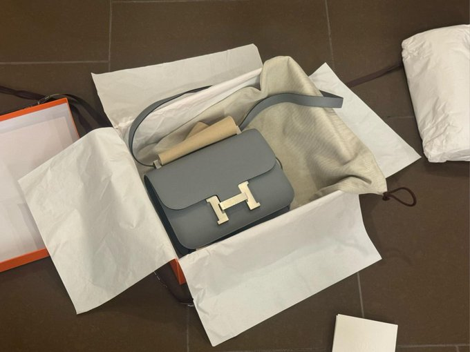 Lily_Smith77's tweet photo. Nothing beats the thrill of opening a long‑awaited new bag。
#hermes #constancebag https://t.co/YQ9hb0nbDU