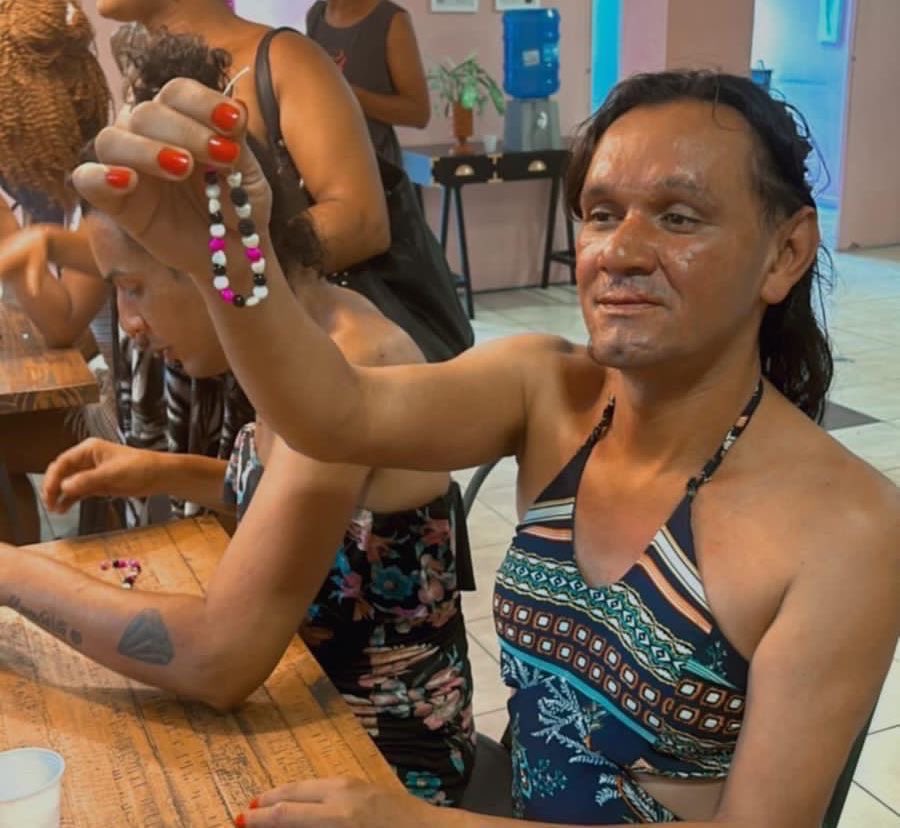 alinadurso's tweet photo. Atenção galera do twitter, esse post é bem sério e depende muito do compartilhamento de geral

O algoritimo voltou a brecar os posts das trans da casa florescer 2, e isso está fazendo nossos posts não ir para frente e não estamos conseguindo bater a meta de 1.300 reais desse mês de setembro, para custear itens de frio

Nos ajudem bater esse valor e custear itens de frio

Pix: traviarcado@gmail.com