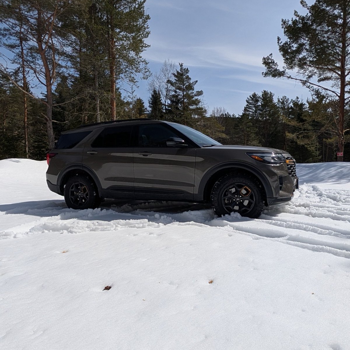 mostafaismail13's tweet photo. Tired of SUVs playing dress-up? The 2026 Ford Explorer Tremor delivers with a factory lift, skid plates, off-road lights, and a 3. 0L V6. A real adventure vehicle that still handles daily life. https://t.co/DltAaUmSHG