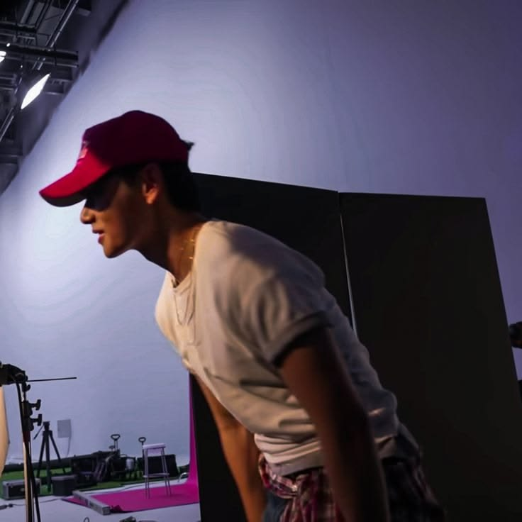 thvgaggedme's tweet photo. he looks so fine in caps https://t.co/lEICXIV02B
