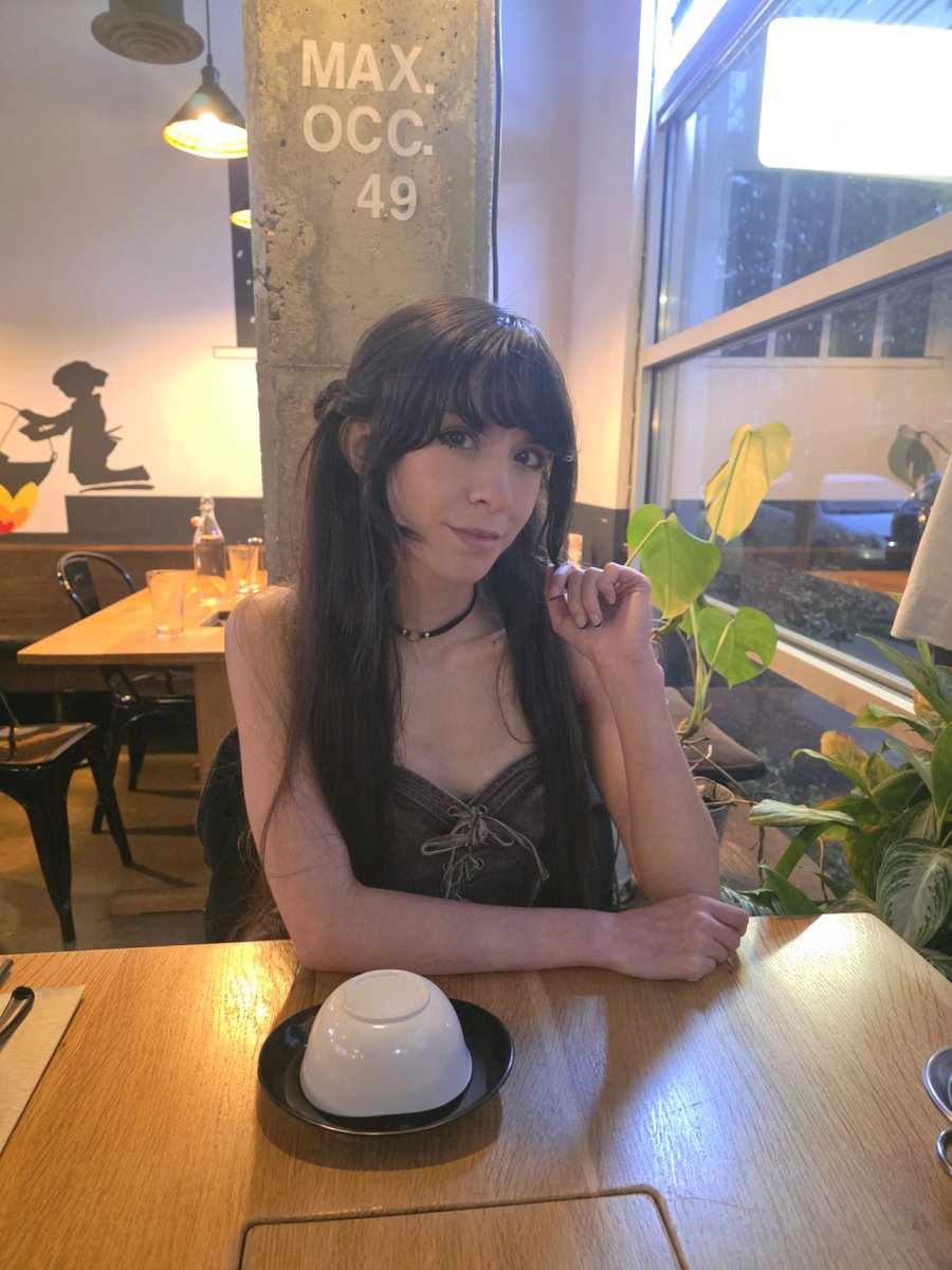 MaryMaybe's tweet photo. Bday girl 🎂❤️ https://t.co/EvtQjcaCaM