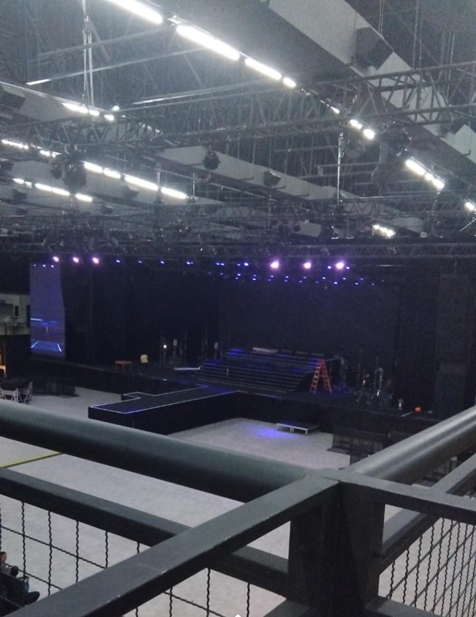 demilovatobr's tweet photo. 🚨 Ansiosos? Confira o palco do show da It’s Not That Deep Tour em São Paulo. https://t.co/wHoyDla5vn