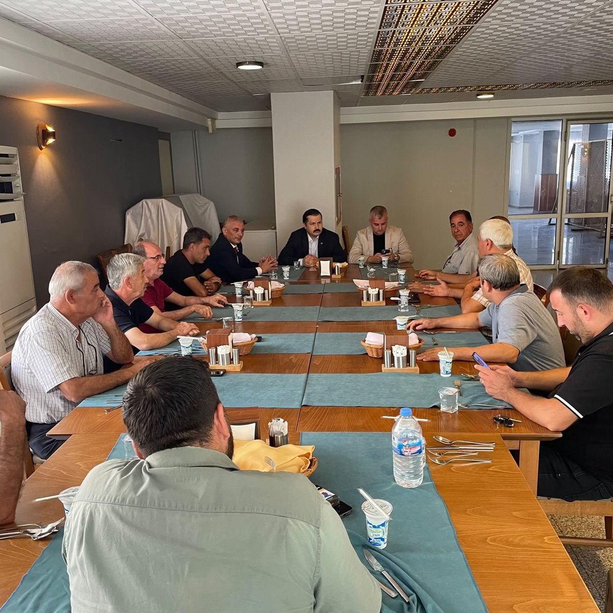 mhpselcuk35's tweet photo. “İlçe Başkanlığımızın düzenlediği yemek programında, birbirinden kıymetli mahalle muhtarlarımızla aynı sofrada buluşarak Selçuk’umuzun bugününü ve yarınını konuştuk.
Mahallelerimizin ihtiyaçlarını, vatandaşlarımızın taleplerini ve çözüm bekleyen konuları karşılıklı istişare ettik https://t.co/ZdGvquJlNU