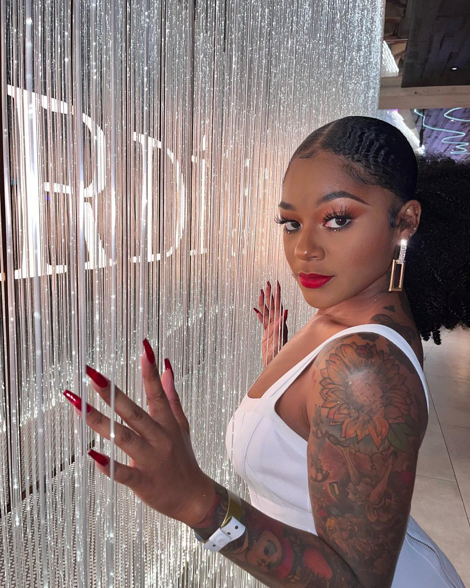Roebertojulioc's tweet photo. I bring the heat everywhere I go. Shawdy think she on my level? Oh, girl, no. https://t.co/MgZyuq18mV