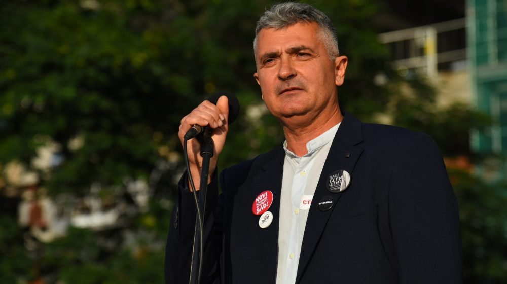 Praskozorje1's tweet photo. Илија Срдановић је у блиским односима са Милом Ђукановићем.
Био је лични доктор Бране Мићуновића и по позиву је долазио авионом у Сплендид.
Исто тако је био лични доктор Мила Ђукановића и 2020.године је ишао да га лично он прегледа јер је Ђукановић у њега имао највише поверења https://t.co/8ZhaJeA0gv