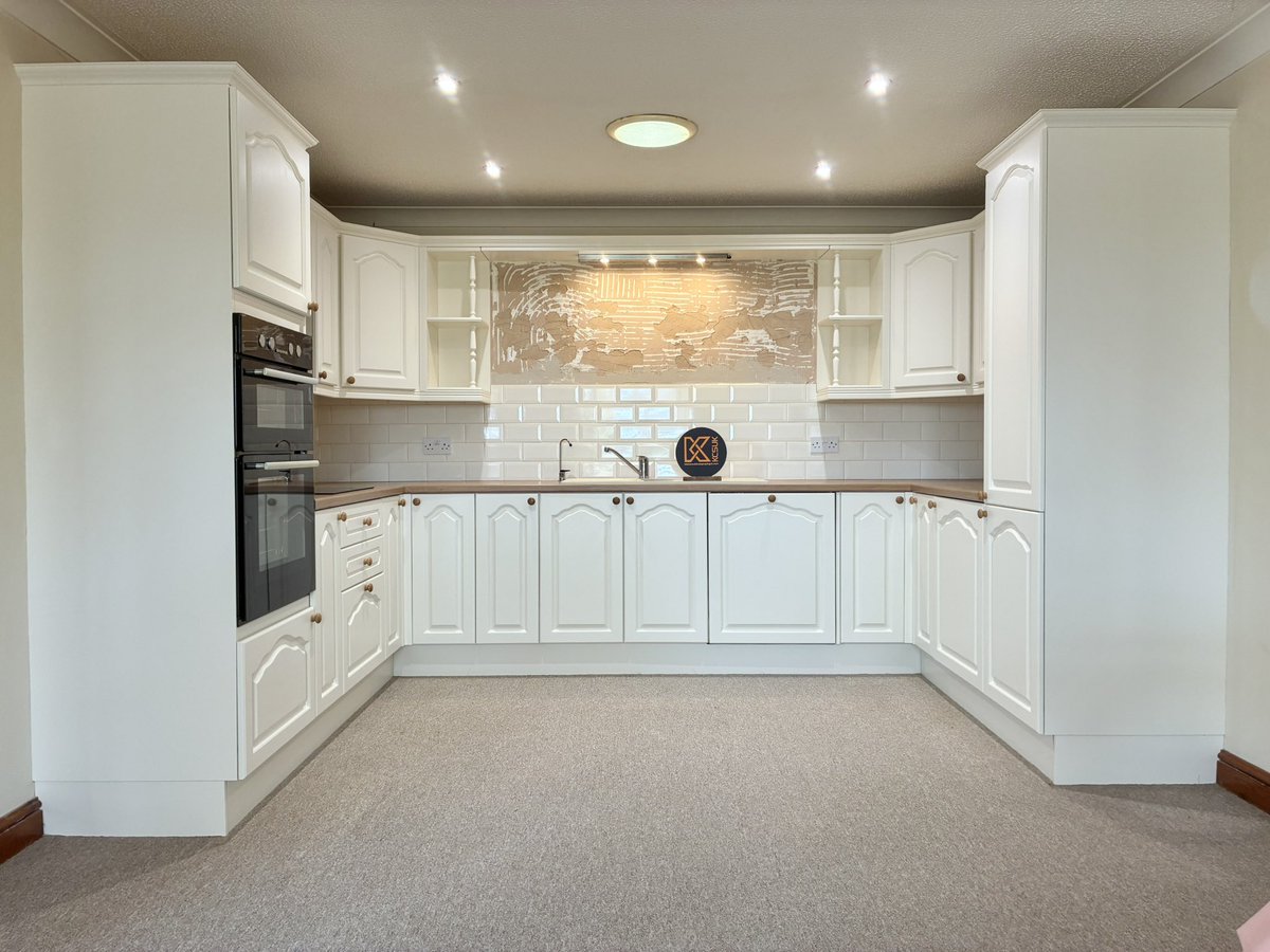 KCSUK_Ltd's tweet photo. Kitchen looking light and bright just as the customer asked ! The doors and drawers are in excellent condition.

Finished in Morrells PC and tinted in ‘white tie’

#kcsuk #spraying  #spraypaintedkitchen #paintedkitchen #kitchencabinetsprayinguk https://t.co/keVkZagyWI https://t.co/StTuUqf835