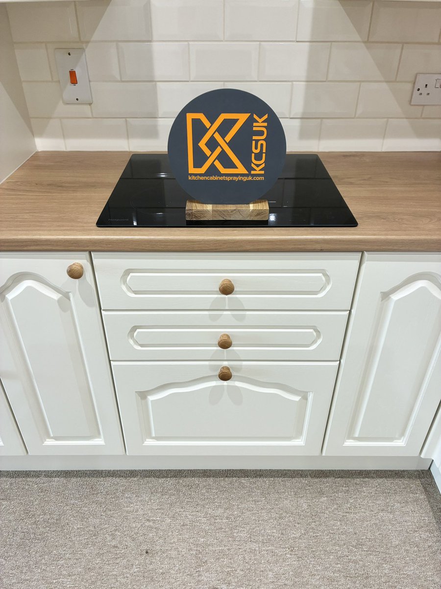 KCSUK_Ltd's tweet photo. Kitchen looking light and bright just as the customer asked ! The doors and drawers are in excellent condition.

Finished in Morrells PC and tinted in ‘white tie’

#kcsuk #spraying  #spraypaintedkitchen #paintedkitchen #kitchencabinetsprayinguk https://t.co/keVkZagyWI https://t.co/StTuUqf835