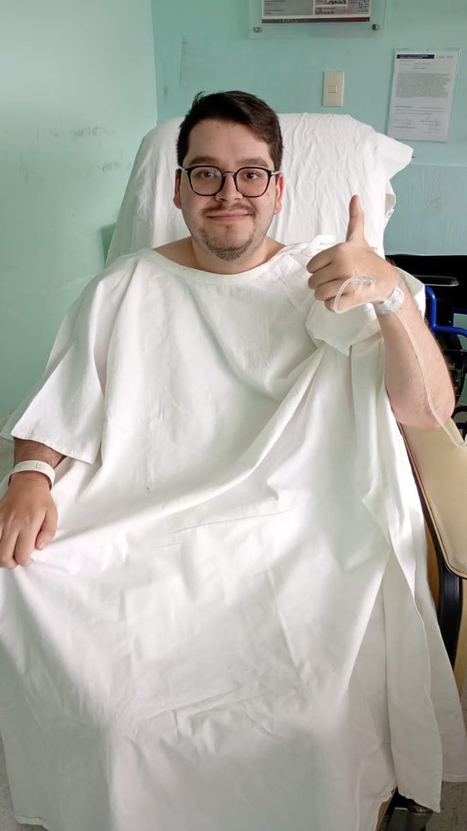 atomicjorge's tweet photo. Familia, amigos, comunidad les informo que desde el Viernes me encuentro hospitalizado por una infección muy fuerte de vías urinarias, uretritis, e inflamación de la glándula prostática posibles secuelas por mi Síndrome Guillain Barrélos quiero mucho, RENDIRSE NO ES UNA OPCIÓN ❤ https://t.co/u4DAIhEbf9