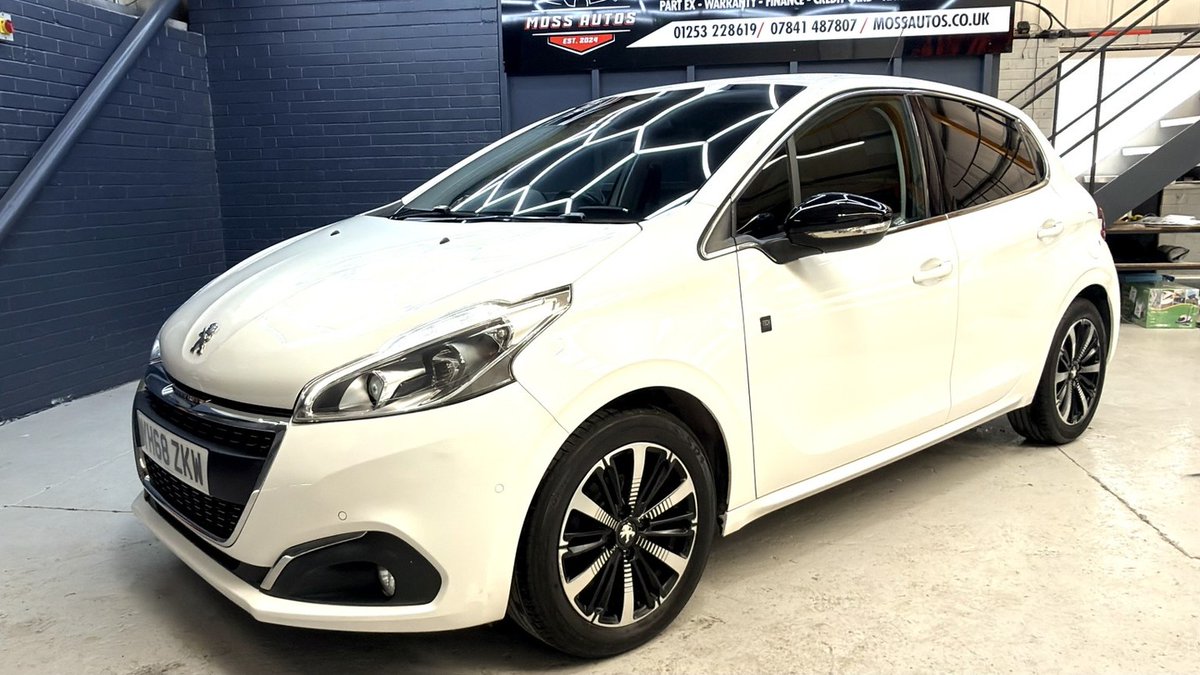 jonaslove09's tweet photo. 2018 PEUGEOT 208 1. 2 PureTech Tech Edition - £3, 795 
1. 2L petrol, manual 
107, 520 miles 
Finance available, warranty, part exchange welcome 
Call 01253 228619 / 07841 487807 WhatsApp https://t.co/pyKW5Och2q