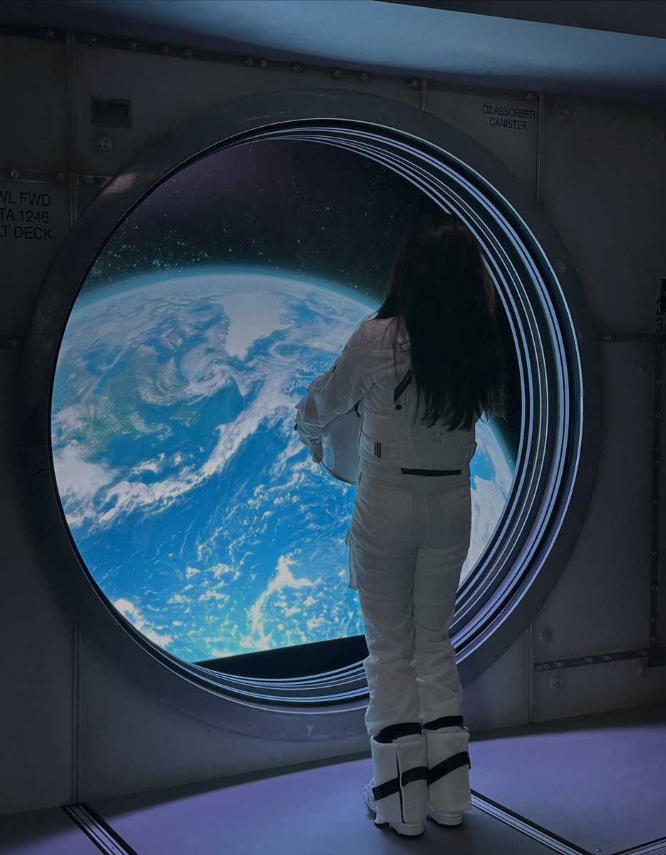 erlinzhang's tweet photo. Unrealscience (a popular science communicator who explains everyday subjects through scientific concepts) shares his metaphorical interpretation of IU's"Unknown Planet" MV
** He also is one of the narrators whose voice appears in the MV

"What if IU is the star, and she has been a star all along, from long ago until now, and humanity on Earth simply mistook her for an asteroid and tracked her?
['330 Adalberta' reference in the MV]

It is actually impossible for a star to come extremely close to Earth.

The idea of 2 people 'approaching' or 'coming closer' does not necessarily mean a real physical approach. Instead it could be a shortening of perceived distance caused by an observational error.

Could real love perhaps be interpreted in a similar way?

If we interpret the MV according to the setting of the song, we could simply interpret it as the unrealistic situation of a star actually coming closer.

But if we look at it realistically, we could understand it as a situation where someone who never actually came closer was felt to have come closer, and where one person loved the other alone, or where the two people each loved separately. That, too, could be poignant.

Ultimately, rather than giving one definite conclusion, perhaps both interpretations are possible, and which interpretation we want to choose is up to us.

In the former case, I think it is a situation where they actually come closer, meet, fall in love, and then become distant again.

In the latter case, they never actually became close, but one person loved and longed for the other alone, and then became distant again on their own.

If we use love as the metaphor, I think both interpretations are more than possible."

_____________ 🤯

Literal interpretation
💫 A star really came close 💫
They met, loved each other, and eventually separated

Realistic interpretation
💫 The star NEVER actually came close 💫
Someone simply felt that the other person had come closer. They loved and longed for the other from a distance (perhaps all alone) without ever truly meeting. The feeling of closeness may have been a perception rather than an actual change in distance. Eventually, they became distant again, even though they may never have truly been close in the first place. Yet the love and sense of closeness they experienced were still real to them, even if the actual distance between them never changed