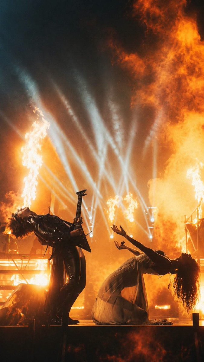 Beylover2014's tweet photo. These pictures alone are enough to debunk the 'Beyoncé is overrated' blasphemy. https://t.co/En0IK9CaMi