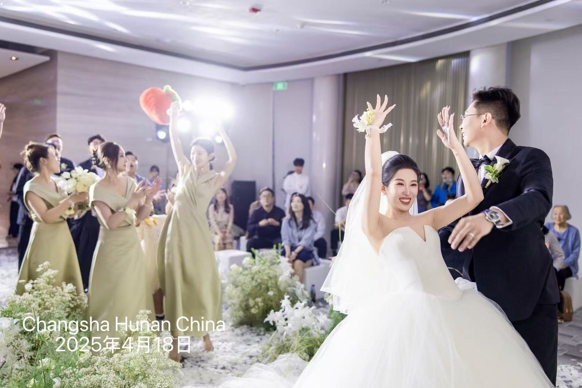 xusiduo's tweet photo. 🇺🇸现在严格限制低端人口移民
昨天帮一个认识十几年的老弟做婚姻移民面谈翻译
移民官说Everything is ready for approval

现在移民局官员特别是强调两个问题

1你有没有任何特殊技能？
没有=废了

2你有没有领过任何美国福利？
领过=废了

现在的形势领过低保、吃过福利等同犯罪

老弟授权发布照片 https://t.co/jyaCUDnjoP