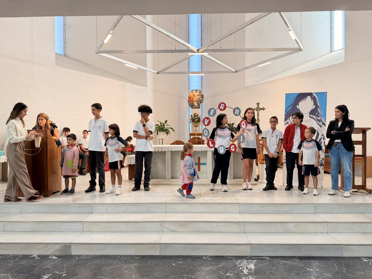 trinitariossala's tweet photo. ¡Ya estamos todos!
Esta mañana hemos vivido un momento muy especial: nuestra celebración religiosa de inicio de curso, ya con todo el alumnado incorporado y con la ilusión de comenzar juntos un nuevo camino bajo el lema REVOLUCIÓN.
 #trinitariosalamanca #revolucion #somosfest https://t.co/7phUmox3UK