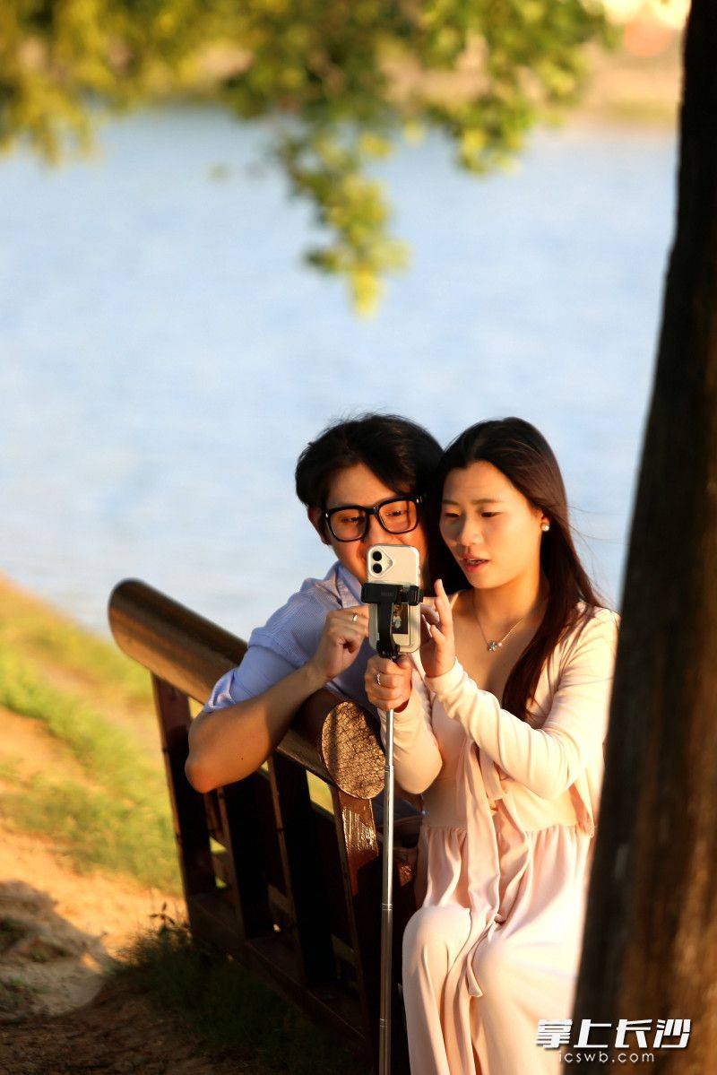 phoeu645282's tweet photo. New rom-com "Sunset Promise" drops on streaming this Fri! Enemies to lovers, a coastal town, and that surprise dance scene—your weekend watch is set. https://t.co/cudHzrbS1y