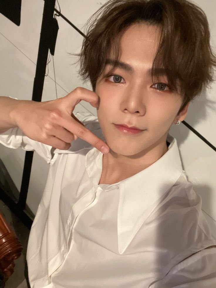 banpojive's tweet photo. Minchan 🩷 There are so many things that i want to say and praise u for. I will always wish ur health and overall happiness. I hope u are surrounded by love, because u deserve this and so much more #Officially_28y_Sunshine #HAPPYMINCHANDAY #민찬아_생일축하해 #민찬으로_물든_가을 https://t.co/sTO023qttJ