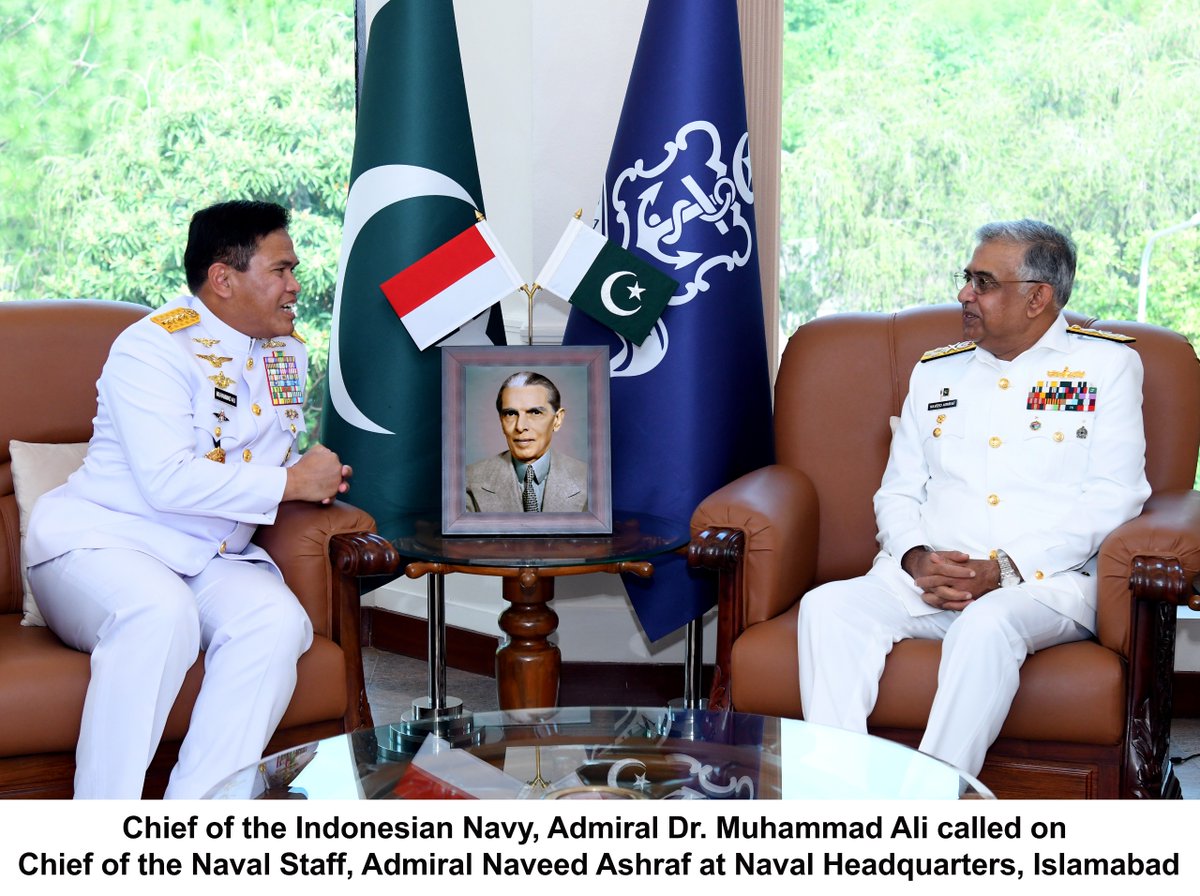 dgprPaknavy's tweet photo. Chief of the Indonesian Navy Adm Dr Muhammad Ali called on CNS Adm Naveed Ashraf at NHQ. Matters of mutual interest, regional maritime security and bilateral naval cooperation were discussed. 1/2 https://t.co/NlBKuW4pHw