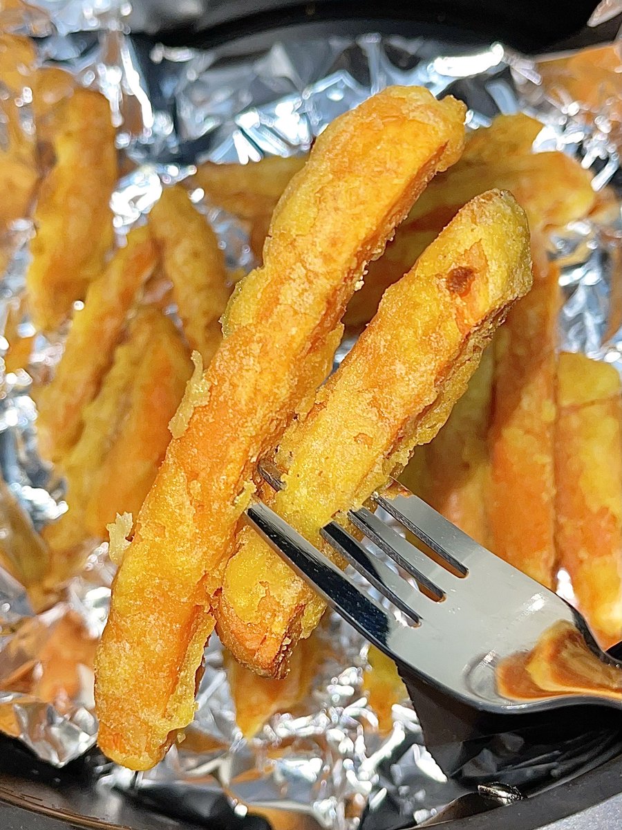 skelj401879's tweet photo. Craving a late-night kick This crispy fried sweet potato stick dusted with cinnamon sugar hits different at the street corner! https://t.co/qgtwpg2sVq