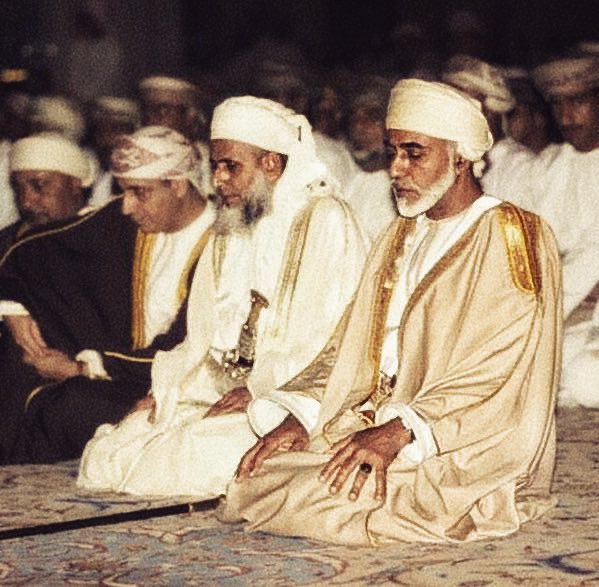 _u1zz's tweet photo. ما هزَّكَ الطعنُ، ولا أَثناكَ ما نُسبَتْ
إليكَ أقاويلُ قومٍ زاغَ رأيُهم

دعِ الحُسّادَ يقولوا ما تشاءُ لهمُ
فالنجمُ لا ينقصُهُ نبحُ الكلاب https://t.co/eG2hLFqlxN