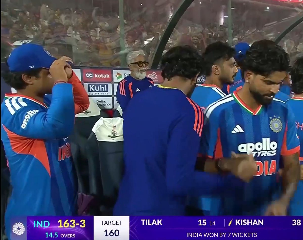 9bitgenius's tweet photo. IYER is jealous and hatred of Vaibhav 😡👇🏻
After India win Iyer shook hands with every1 but ignored only Vaibhav when he was in line..

@BCCI @lonsaikia @VVSLaxman281
 sir plz look into this as Captain has jealousy &amp; hatred towards a 15 yr old kid and treating him poorly https://t.co/IHJRdTCmqj