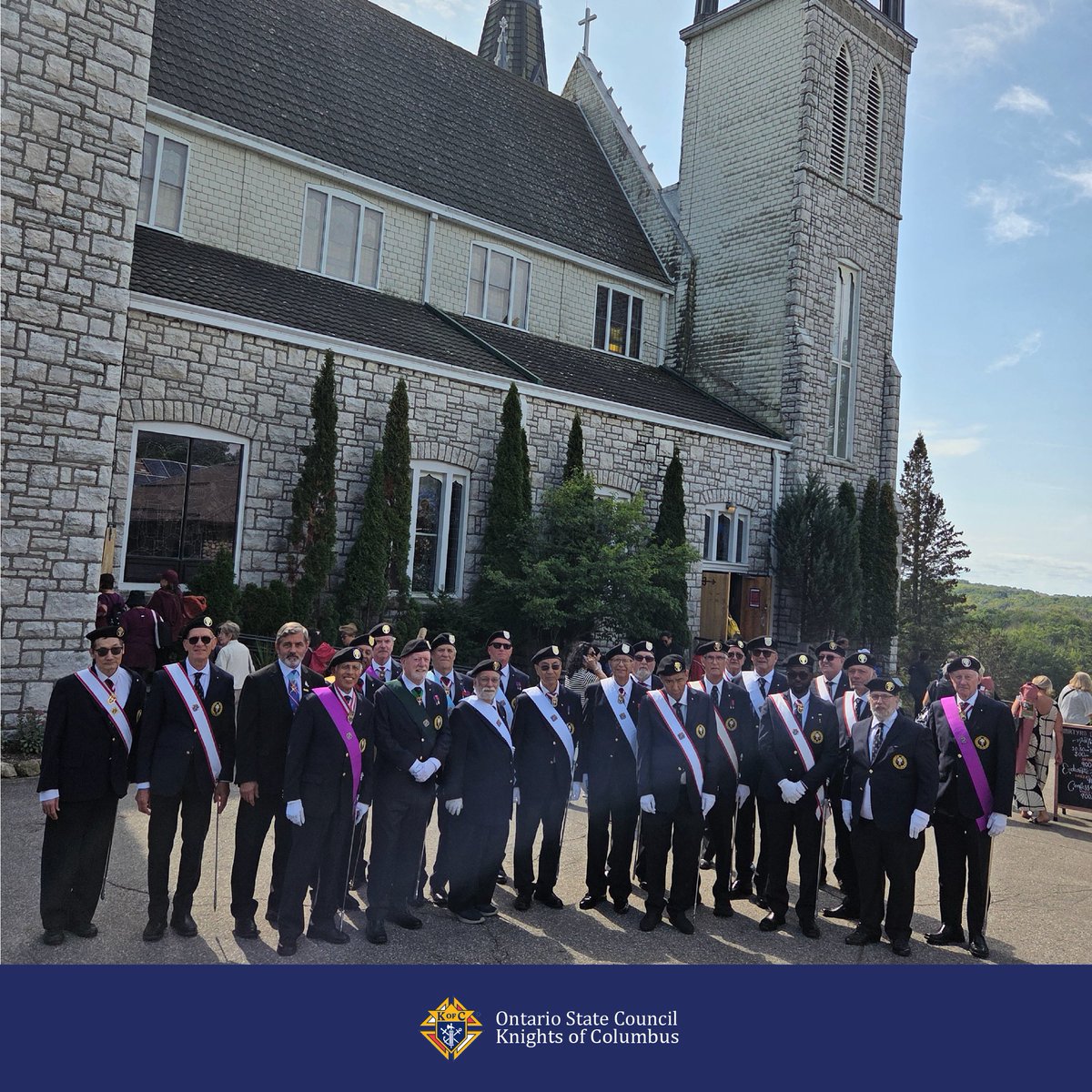 KofCOntario's tweet photo. On Sept. 13, the #KnightsofColumbus Ontario 4th Degree Honor Guard attended the Rosary Sunday Mass &amp; Rosary Service at Martyrs’ Shrine in #Midland, with over 2,000 faithful in attendance. 
Read more: https://t.co/eQEVWkjE2V https://t.co/cCNEJpYFSp