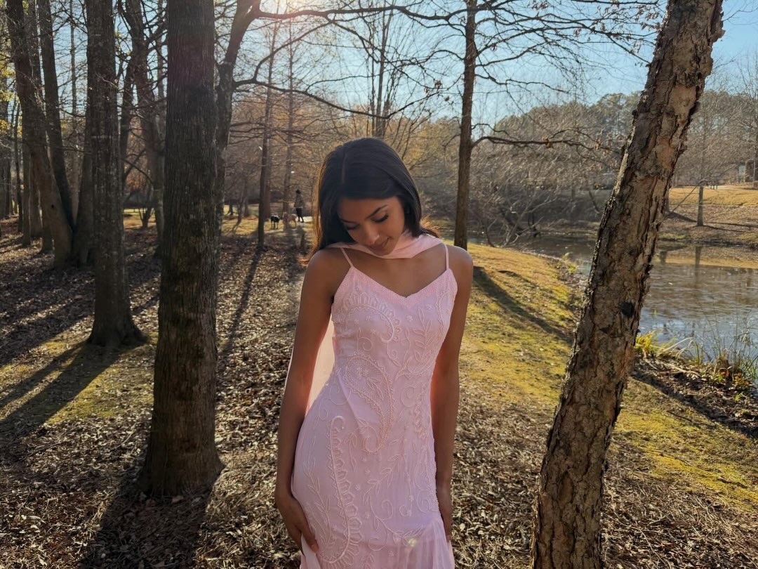 LucAugusto2's tweet photo. Just a little pink moment. In frame: @shriyavenkat. Cozy night, candid downtown vibes, and the cutest weekend mood. https://t.co/JX6iSbVwT7