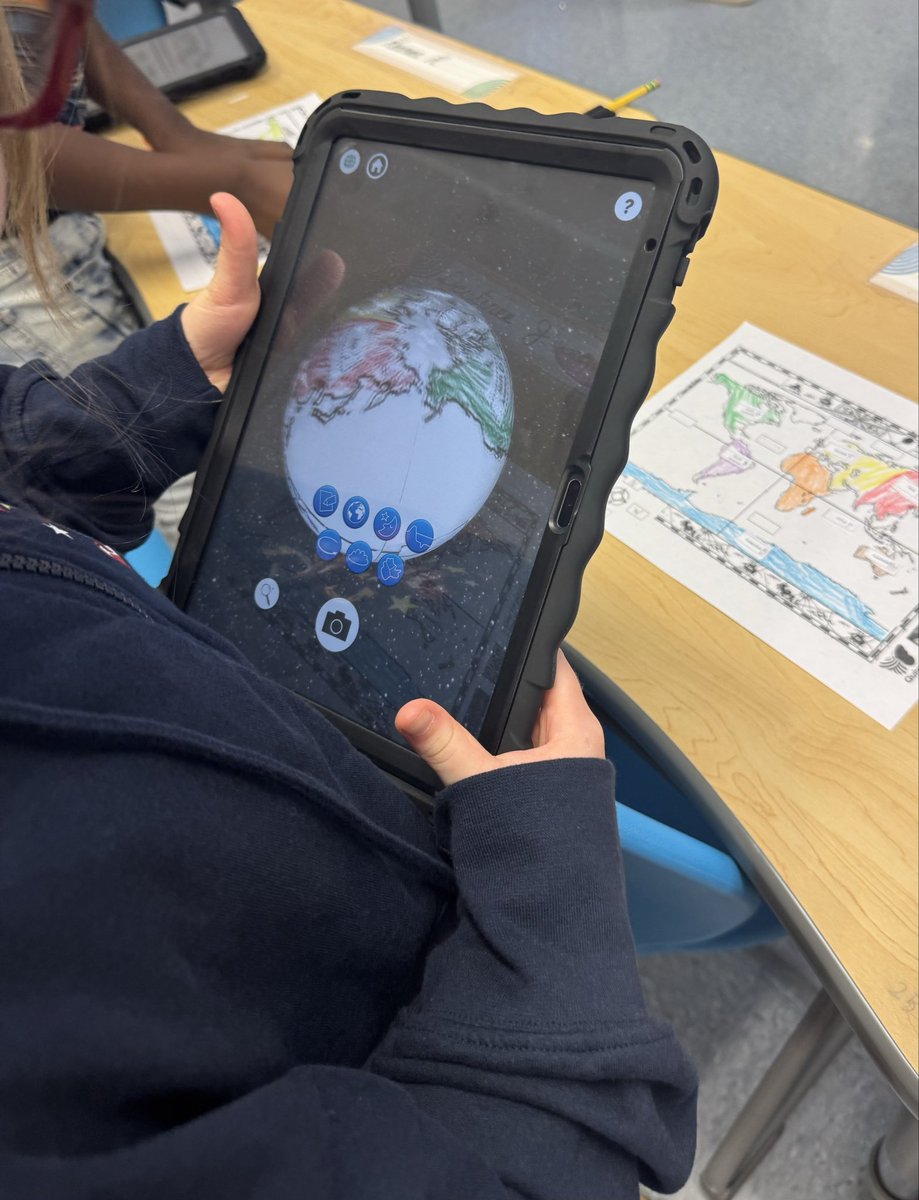 eileenpglass's tweet photo. 3rd grade geographers identified and labeled the continents and then used @quivervision to turn their world map into a globe! 🌎 @PortsVASchools @SimonsdaleElem @ebracyPPS @jennthomas75 #PPSshines #PPStrt https://t.co/Ai5NOuXNp7