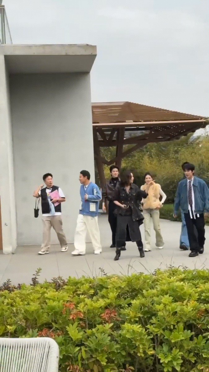 ailew455377's tweet photo. Just finished filming the most hilarious variety show segment with the cast and crew! The on-set chaos and impromptu game bits had me laughing till my sides hurt—can’t wait for you guys to see it!  #VarietyShowDiaries https://t.co/dABm1az6nu