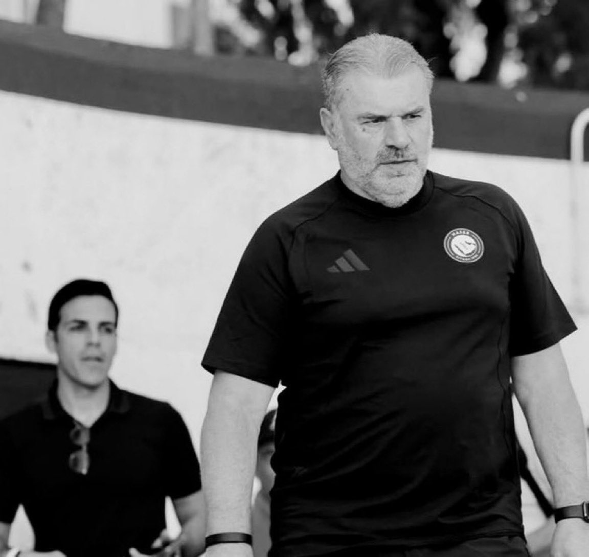 manar9alriyadh2's tweet photo. ترى النصر السعودي فريقكم مهزوم بأربعة من فريق إماراتي أو ماتدرون ،، مهازل مافعلتم ببطل الدوري هذا المرسم من منع ومن جلب مدرب فاشل وحسبنا الله قهرتوا جماهير  النصر الغفيرة  مايكفي @PIFSaudi https://t.co/GKxNVaZyXr