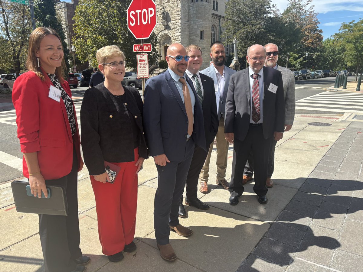TSloup_FW's tweet photo. Today in Washington, @ILFarmBureau #L2DC participants are learning and engaging about the farm bill, #USMCA, input prices, beef trade and more through meetings with @FarmBureau, @USDA, Canadian Embassy & White House public liaison’s office https://t.co/OHerWkiVW0
