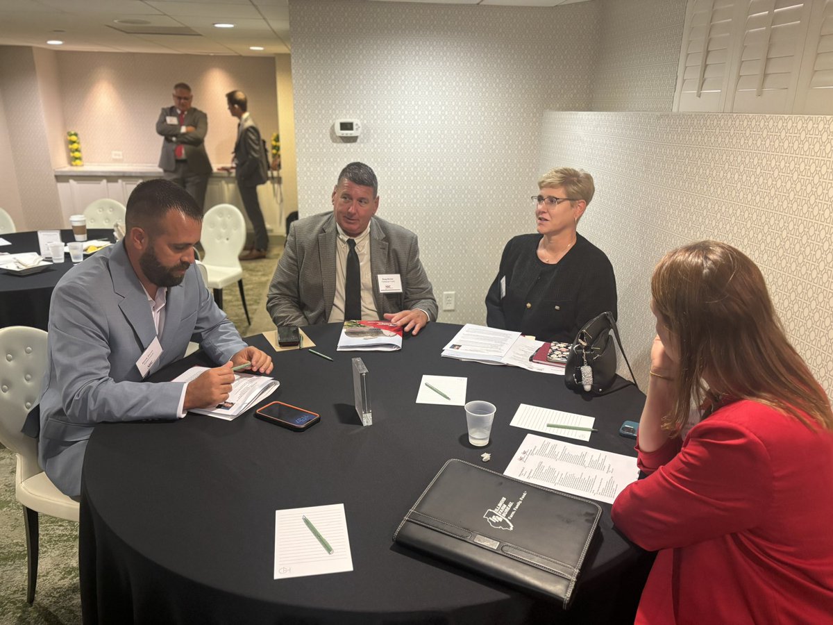 TSloup_FW's tweet photo. Today in Washington, @ILFarmBureau #L2DC participants are learning and engaging about the farm bill, #USMCA, input prices, beef trade and more through meetings with @FarmBureau, @USDA, Canadian Embassy & White House public liaison’s office https://t.co/OHerWkiVW0