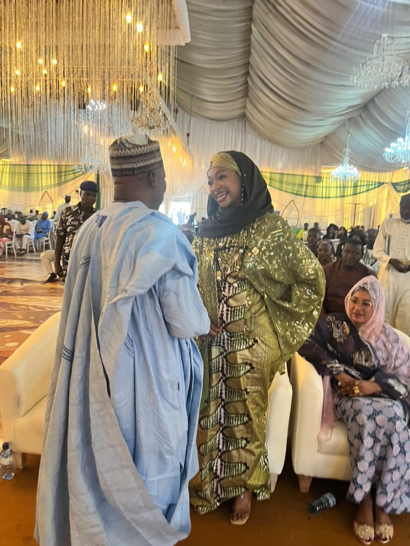 Movingimage_ng's tweet photo. Abdulkareem Mohammed, Founder/CEO of the Kano Indigenous Languages of Africa Film Market and Festival (KILAF) in discussions with the Honourable Minister of Arts, Culture, Tourism and Creative Economy,  Barr. Hannatu Musa Musawa at the recently held Kano Creative Summit. https://t.co/R5RQXxoE1E