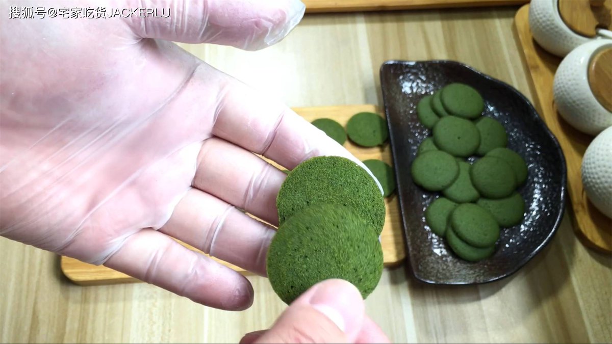 paul_jamm's tweet photo. Just found this crispy matcha cookie pack that’s way too good to keep alone—grab a friend, split a bag, and let the matcha goodness hit! https://t.co/xXJzfnqOF2