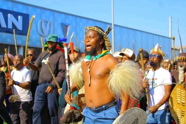 PhakelaMthakath's tweet photo. Sanibona lapho eKempton park 🤞🏾‼️ https://t.co/sk9jPcgmaG