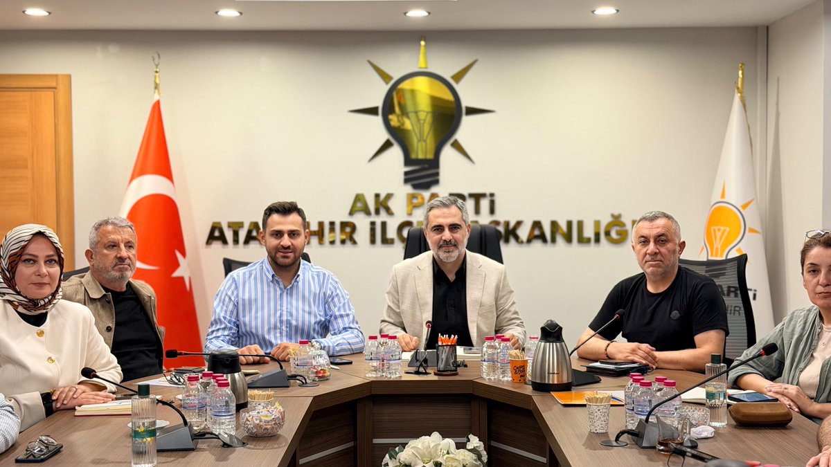burakcifci34's tweet photo. Haftalık Olağan ilçe Yürütme ve Yönetim Kurulu toplantımızı İl Yönetim Kurulu Üyemiz @Menessavas ın katılımlarıyla gerçekleştirdik. 

Alınan ve istişare edilen kararların hayırlara vesile olmasını temenni ediyoruz.

@atasehirakparti 
@halimaksu 
@abdullahozdemir https://t.co/KvGEHF1oIw