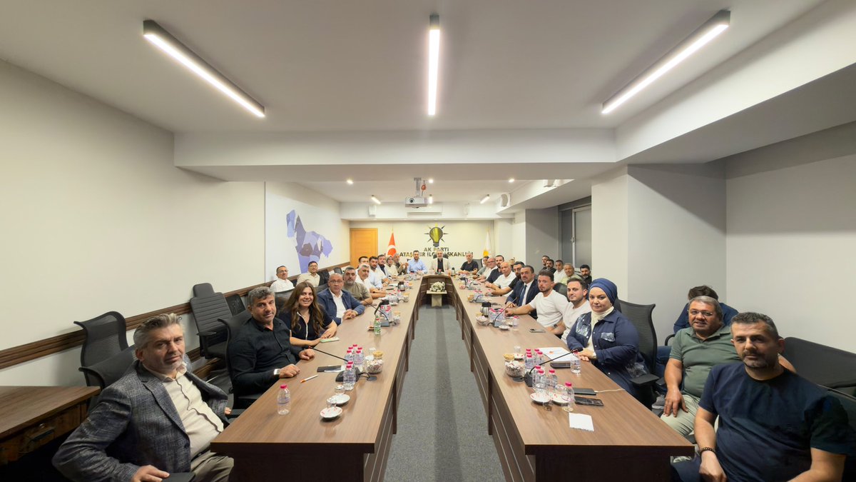 burakcifci34's tweet photo. Haftalık Olağan ilçe Yürütme ve Yönetim Kurulu toplantımızı İl Yönetim Kurulu Üyemiz @Menessavas ın katılımlarıyla gerçekleştirdik. 

Alınan ve istişare edilen kararların hayırlara vesile olmasını temenni ediyoruz.

@atasehirakparti 
@halimaksu 
@abdullahozdemir https://t.co/KvGEHF1oIw