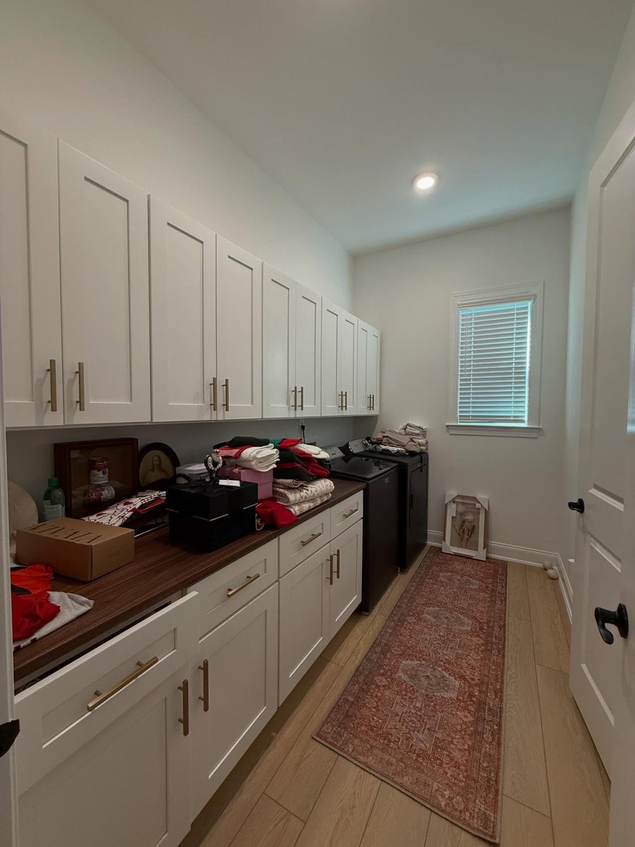 ssaamuu's tweet photo. Clutter happens for many reasons. Make daily life easier by keeping frequently used items within reach and storing less-used items higher up. Prioritize access over perfection. Future you will thank you. https://t.co/AXfKAQSUcw