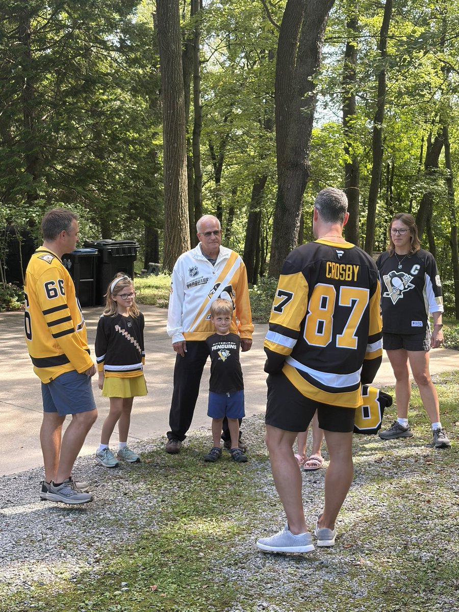 JoshYohe_PGH's tweet photo. Always know hockey season is near when Sid is delivering season tickets. https://t.co/lA88doTZee