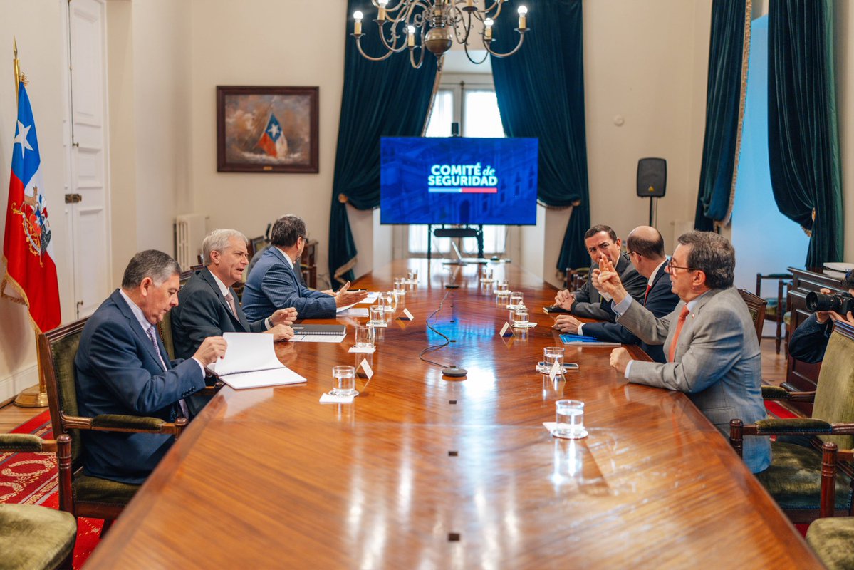 PresidenteKast's tweet photo. Esta mañana junto al Comité de Seguridad y el Canciller Pérez Mackenna, revisamos los desafíos en materia de seguridad y relaciones internacionales que enfrentamos en la actualidad. https://t.co/KVfqY9pUqX