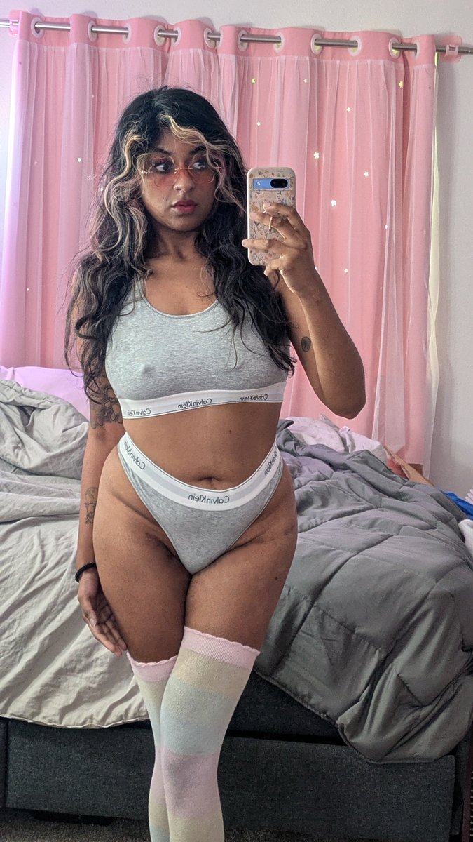 malikameteorite's tweet photo. ur chubby subby metalhead gf ✨🩷 https://t.co/lCnsGiGw4E