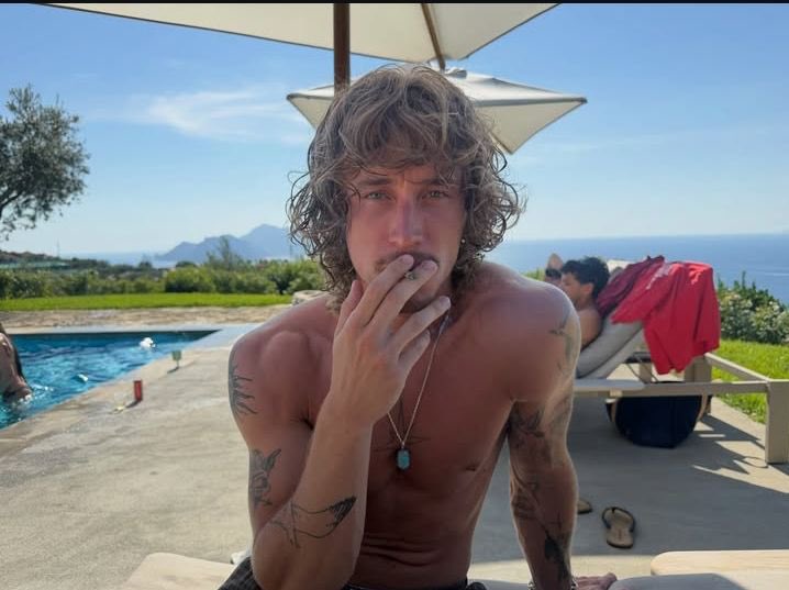 MRDRSRPG's tweet photo. ⠀⠀⠀ ⠀⠀gilferoy lockhart; @gocdgvrl 

idade: 20
sexualidade: bissexual 
casa: lufa lufa
shape: jordan huxhold https://t.co/07m7QdHFTz