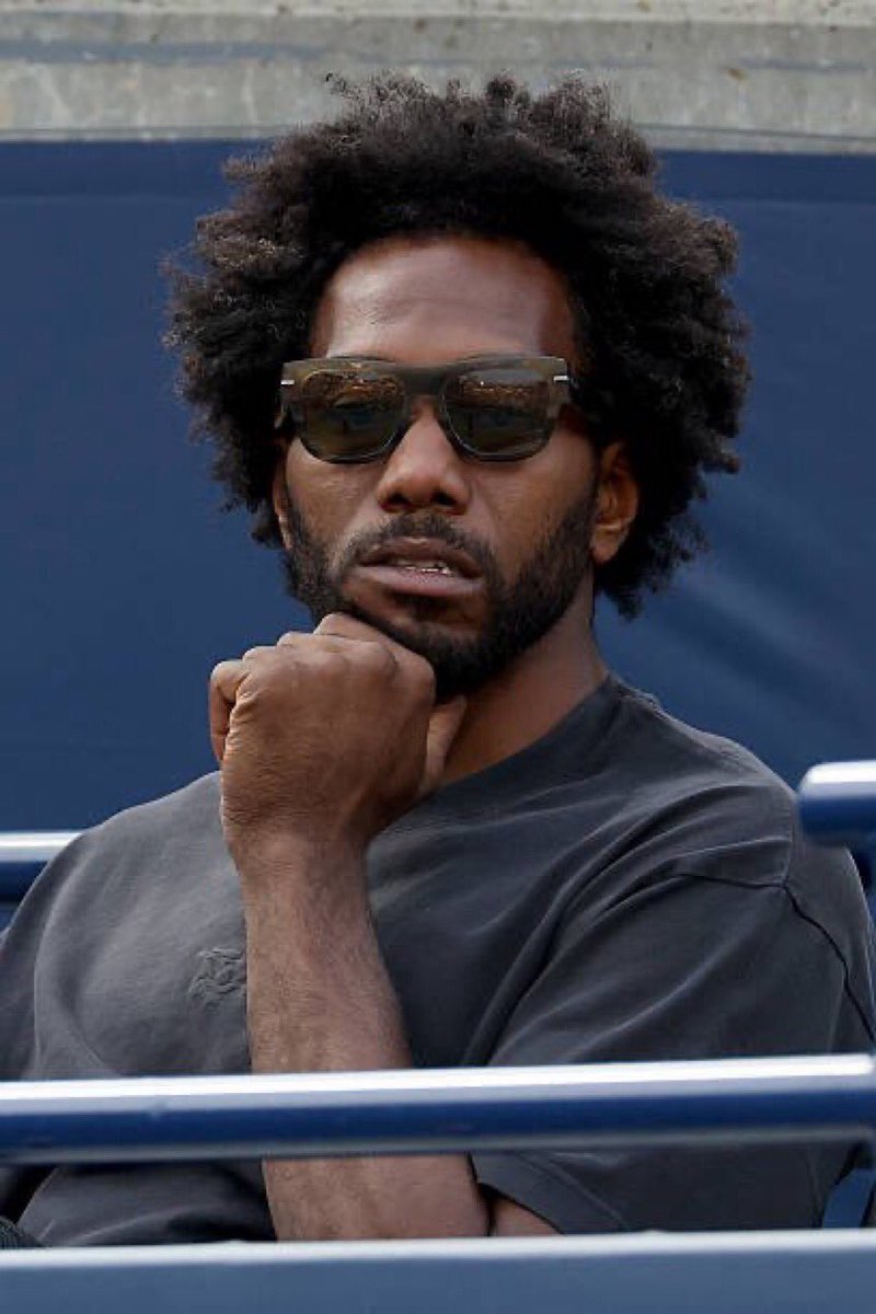 mave_hoops's tweet photo. Stephen A. Smith on the Raptors-Clippers trade: “Kawhi… he's a gangster. He broke the rules, got caught, pointed the finger at somebody else, threw the organization under the bus, got his money and left the country.” (@FirstTake) https://t.co/0HSCQtIuOB