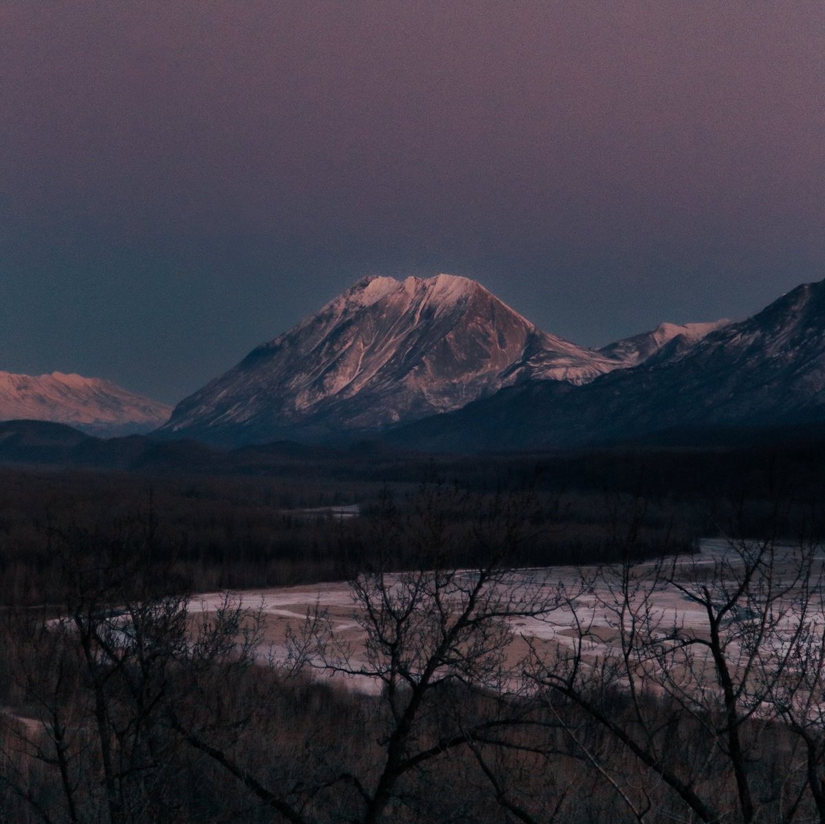 visualsofearth1's tweet photo. Winter in Alaska https://t.co/cF2v0imDQY