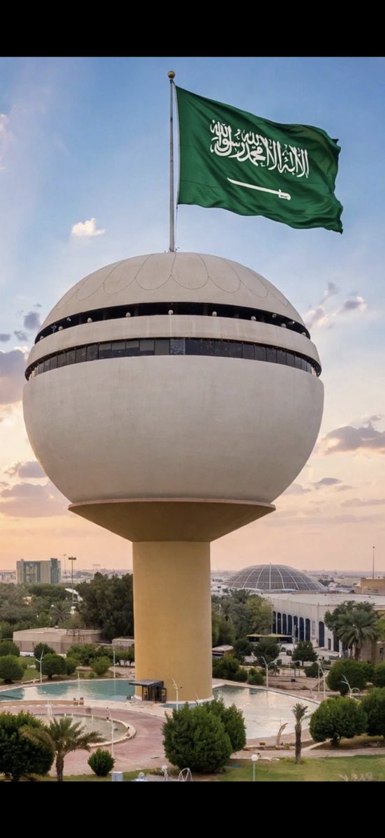 mai___a3's tweet photo. مساء الخير ..

ثم ان بعضَ الانتماءِ قدرٌ
وبعضَ الأوطانِ قصيدة
اللهم صُنْهُ من كيدِ عابث ومن عينِ 
حاقد، ومن يدٍ امتدّت إليه بسوء.
#السعوديه_العظمى 

#مي https://t.co/XdiXMZcE0E