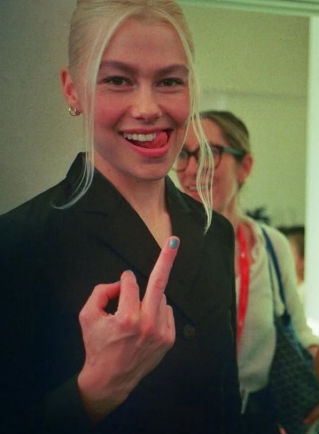 hudbridgers's tweet photo. so this is my personal brand 🖕🧚✨ https://t.co/XMRBzSI29y