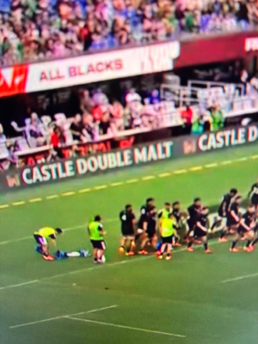 Oldmangaming4u's tweet photo. Hey Boet, you posted one Bok medic walking on and lost your mind. Meanwhile your lot had four water carriers, medics and tacticians standing in a huddle like they were running a board meeting. Look at this. That’s not a drinks break that’s a coaching clinic. We send one doctor. You send a committee. And you’re still 3-1 down.🤣
