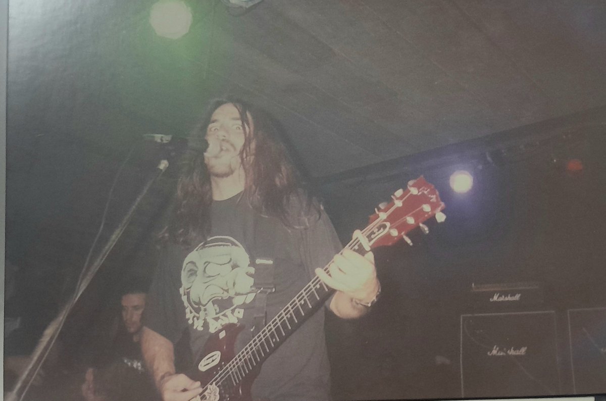 zionmust's tweet photo. fotos que nunca viste de A.N.I.M.A.L. porque las saco mi tio en algun reci que presentaban Fin de un mundo enfermo  (mas un plus de joão gordo seguramente cantando mas cabezas para tu pared) https://t.co/MVdWLQYpk6
