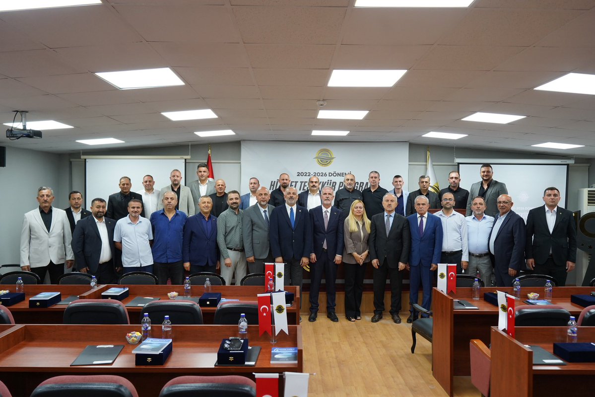 orhangazitso's tweet photo. 2022-2026 Dönemi son meclis toplantımızı gerçekleştirdik. 

Meclis toplantımızın ardından; Orhangazi Kaymakamımız Sayın Zafer Karamehmetoğlu, Belediye Başkanımız Sayın Bekir Aydın, Yönetim Kurulu Başkanımız Sayın Erol Hatırlı, Meclis Başkanımız Sayın Cem Kapitan; Meclis üyelerimize 4 yıl boyunca gerçekleştirdikleri çalışmalardan ve odamıza sağladıkları katkılardan dolayı Hizmet Teşekkür plaketlerini takdim etti.

Meclis Üyelerimize gerçekleştirdikleri çalışmalardan dolayı, programımıza teşrif eden Kaymakamımız Zafer Karamehmetoğlu ve Belediye Başkanımız Bekir Aydın’a teşekkürlerimizi iletiyoruz.