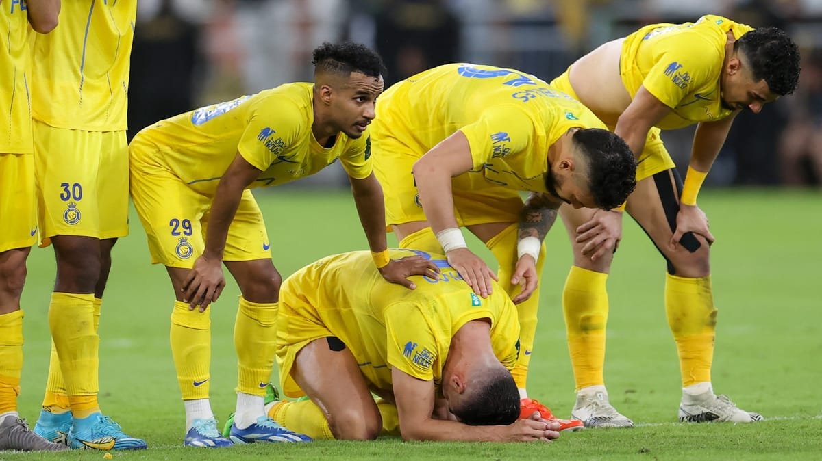 Rubenbalo01's tweet photo. I don't know how you find Al-nassr, but for me they are in trouble. Maybe it's my small vision of football. And today's defeat is a perfect illustration of that.

Al-nassr has certainly won some matchs, but it's obvious  this team is currently in trouble. They win and snatch draws in extremis. Clearly, many gambling areas must be reinforced starting by goalkeeper, defenders and middle fields to give a new breach to the team.

Cristiano Ronaldo and his teammates barely manage to play like a team, combine between lines or stand out.

The lack of recruitment during the last transfer window really impacted the team's momentum. I sincerely hope they can recruit during the winter transfer window and that it won't be too late for the title race.