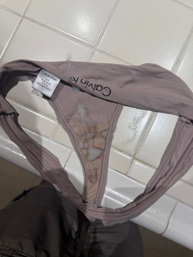 depopgooner's tweet photo. the girl (20 year old business student ella) and her thong that I took after we had drunk sex https://t.co/DDriSD2JdL