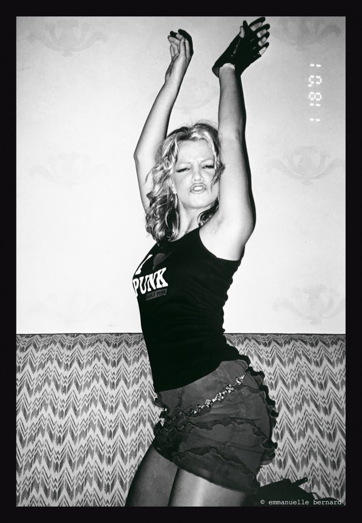 cupidstelephone's tweet photo. britney spears, 2001 https://t.co/n36ojHt7mV
